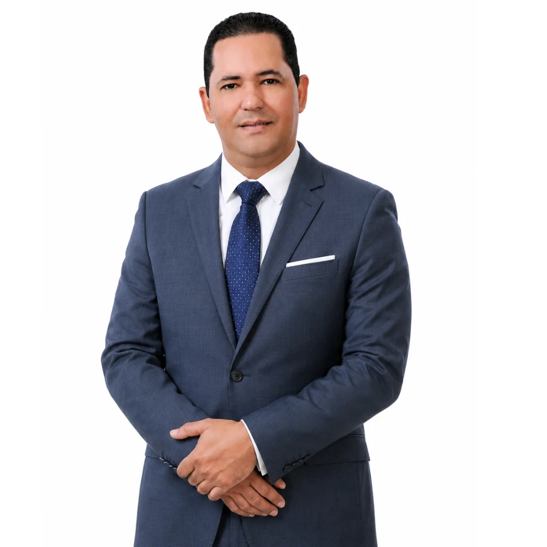 Yeronides A. de la Cruz García, fundador y CEO de CGR Tech People®, especialista en tecnología, Employer of Record y derecho corporativo.
