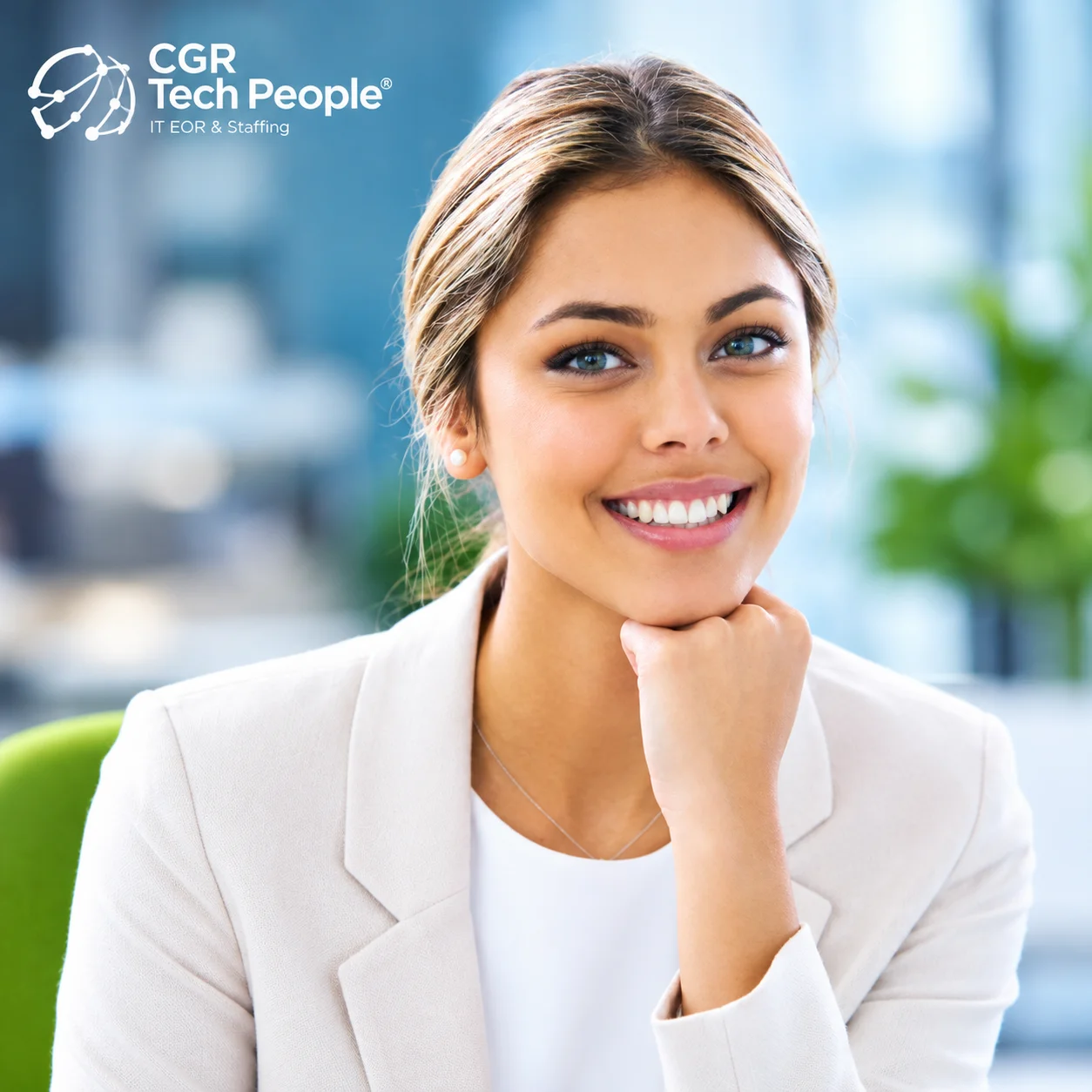 Especialista de CGR Tech People en la sección para optimizar la logística tecnológica de sus equipos remotos en la República Dominicana.